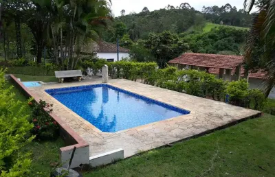 &#10145; chácara com excelente topografia e pertinho de tudo!
