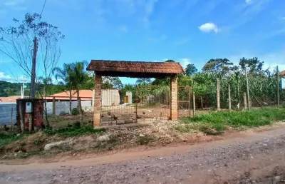 Terreno com possibilidade de formar 5 casas de condomínio!