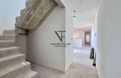 Cobertura duplex de 3 quartos com suíte, elevador e vaga coberta – 143,43 m² privativos – região central.