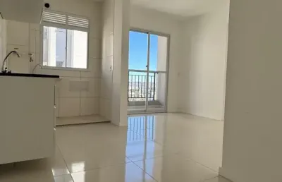 Apartamento de 2 dormitórios com varanda e vaga de garagem