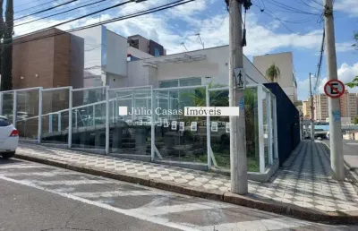 Salão comercial com 842 m² e estacionamento privativo
