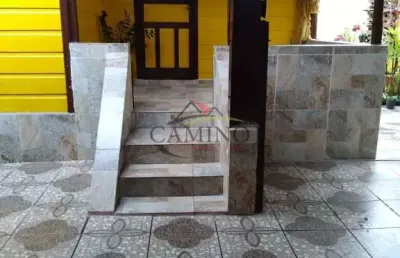 Casa com entrada compartilhada com um morador da casa do fundo / não aceita animal