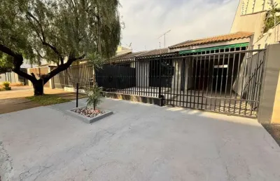 Casa com 3 quartos para alugar na Rua Esmeralda, 1488, Jardim Santa Helena, Maringá