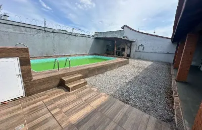 Imperdível: casa à venda em itanhaém-sp, bairro bopiranga, 3 quartos, 1 suíte, 2 salas, 2 banheiros, 8 vagas de garagem, 130m².