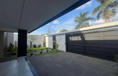 Casa térrea com 4 suítes, armários, escritório e piscina