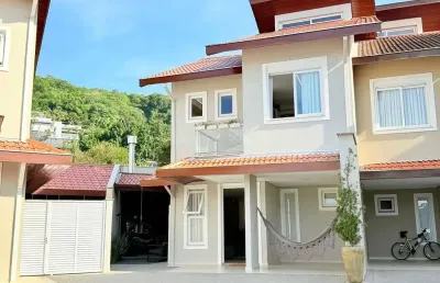 Casa em condomínio fechado com 3 quartos à venda no América, Joinville 