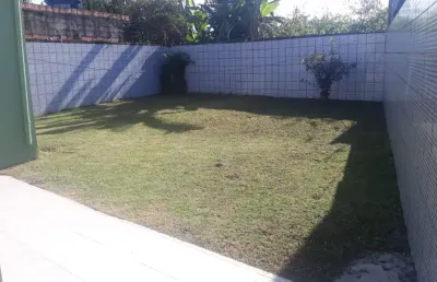 2 sobrados em um mesmo terreno com 2 dormitórios  cada e próximo  da praia.