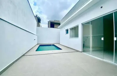 Condomínio portal da serra, 3 suítes, piscina e térrea!