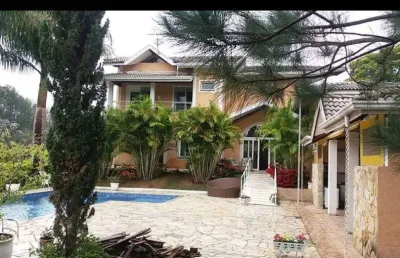 Belíssima casa com 5 suítes no jardim das palmeiras (acessibilidade total)