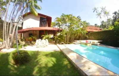 Casa no parque residências – 4 suítes sendo 3 com closet, piscina com hidromassagem. 1.100m² de terreno e 600m² construída.