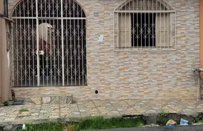 Vendo: 2 casas com duas entradas e saídas no mesmo terreno