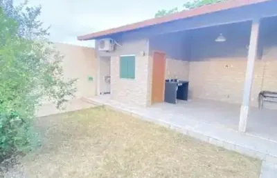 Casa no altos de flores – 3 quartos sendo 1 suíte, sala, quintal.