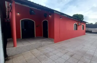 Alugo casa localizada no conjunto colina localizado no aleixo