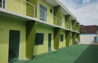 Alugo casas no bosque das palmas com 2 quartos sendo 1 suite na ponta negra