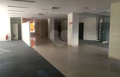 Salão comercial  com 700m² - próximo ao largo da vila prudente.