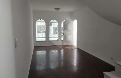 Ótimo sobrado na vila libanesa com 3 quartos e 2 vagas