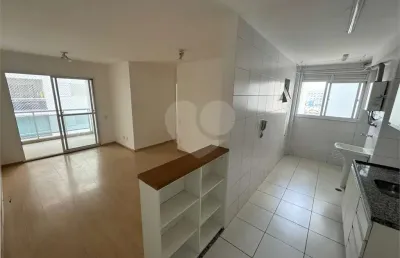 Apartamento com 3 quartos para alugar na Rua Domingos Paiva, 206, Brás, São Paulo