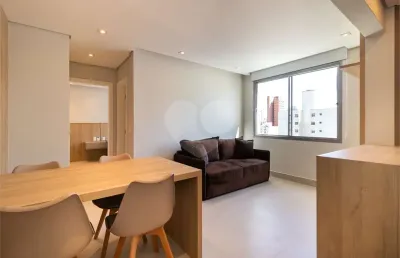 Apartamento totalmente reformado para locação em moema