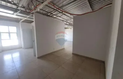 Sala comercial para alugar em loteamento colina santa bárbara de 75.58m²