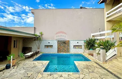 Sobrado para venda em centro de 370.00m² com 3 quartos, 1 suite e 4 garagens