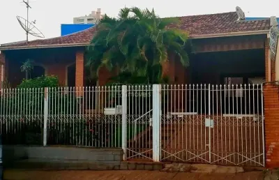 Casa para alugar em centro de 197.00m² com 3 quartos, 1 suite e 2 garagens