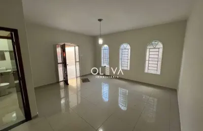 Casa para alugar em parque industrial de 200.00m² com 3 quartos, 1 suite e 3 garagens