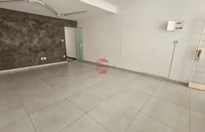 Casa para alugar em centro de 180.00m² com 3 quartos e 2 garagens