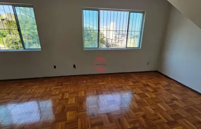Casa para alugar em centro de 100.00m² com 2 quartos e 2 garagens