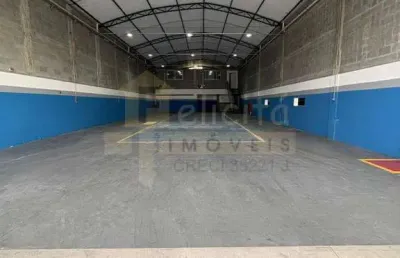 Galpão / depósito / armazém para alugar em centro de 410.00m² com 2 garagens