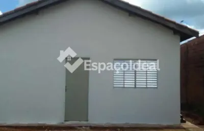 Casa para alugar em residencial santa terezinha i de 52.00m² com 2 quartos e 3 garagens