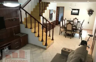 Sobrado para venda em centro de 208.00m² com 4 quartos, 2 suites e 4 garagens