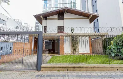 Casa para alugar em centro de 447.00m² com 5 quartos, 2 suites e 2 garagens