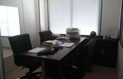 Sala comercial para venda em centro de 66.00m² com 2 garagens