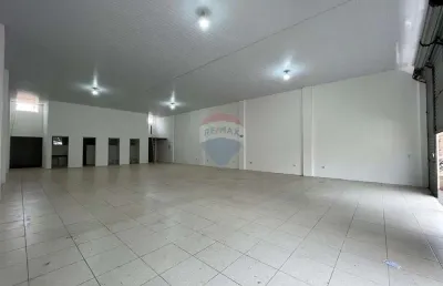 Imóvel comercial para alugar em lote de 241.00m² com 4 garagens