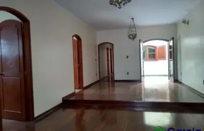 Casa para venda em centro de 312.00m² com 3 quartos, 1 suite e 3 garagens