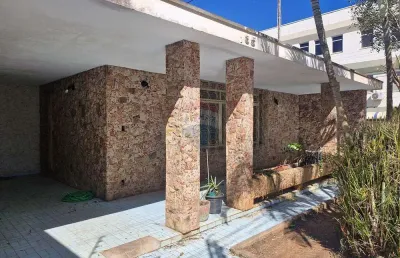 Casa para alugar em centro de 190.00m² com 4 quartos