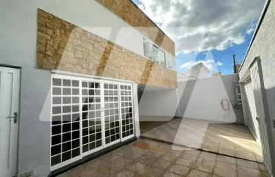 Sobrado para venda em centro de 238.00m² com 4 quartos, 2 suites e 4 garagens