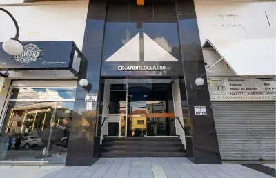 Casa comercial à venda na Rua Vinte e Quatro de Maio, 980, Rebouças, Curitiba