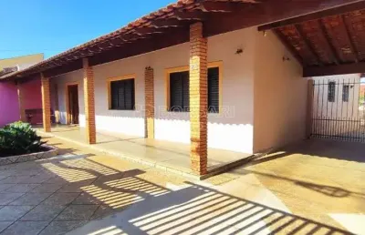 Casa para venda em centro de 255.00m² com 4 quartos, 1 suite e 6 garagens