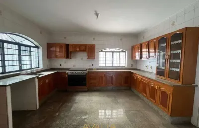 Imóvel comercial para alugar em centro de 277.00m² com 3 quartos, 1 suite e 4 garagens