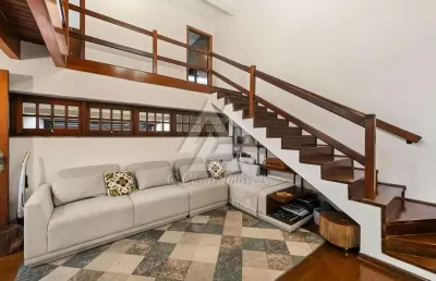 Sobrado para venda em centro de 250.00m² com 3 quartos, 3 suites e 3 garagens