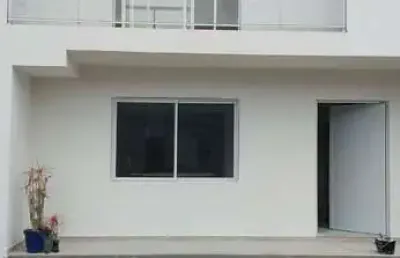 Sobrado para venda em guaratuba de 128.00m² com 3 quartos, 1 suite e 2 garagens