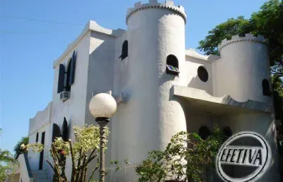 Prédio comercial para venda em guaratuba de 750.00m² com 10 quartos, 10 suites e 14 garagens