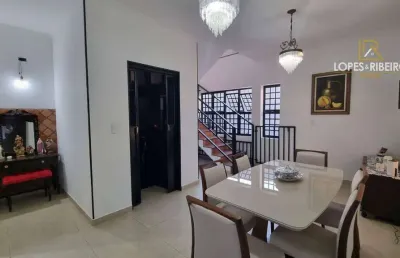 Sobrado para venda em centro de 215.00m² com 4 quartos, 2 suites e 3 garagens