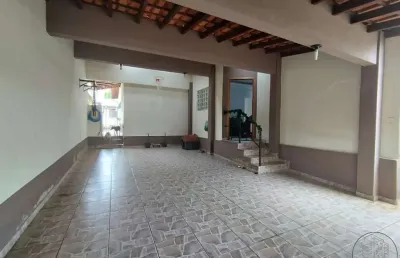 Casa para venda em centro de 150.00m² com 3 quartos, 2 suites e 4 garagens
