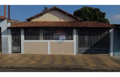 Casa para venda em parque industrial de 247.35m² com 3 quartos e 4 garagens