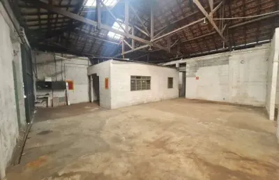 Galpão / depósito / armazém para alugar em centro de 600.00m²