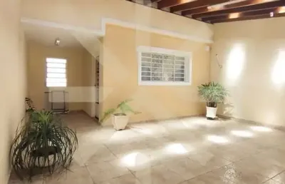 Casa para venda em centro de 133.60m² com 2 quartos e 2 garagens