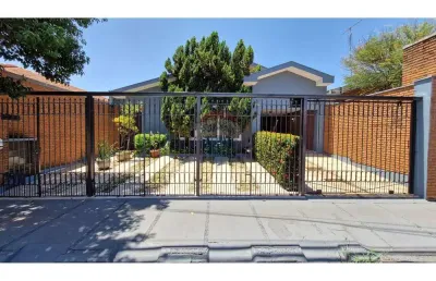 Casa para venda em centro de 252.00m² com 5 quartos, 2 suites e 5 garagens