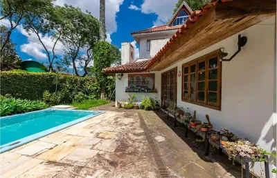 Casa para venda em seminário de 309.00m² com 3 quartos, 1 suite e 4 garagens
